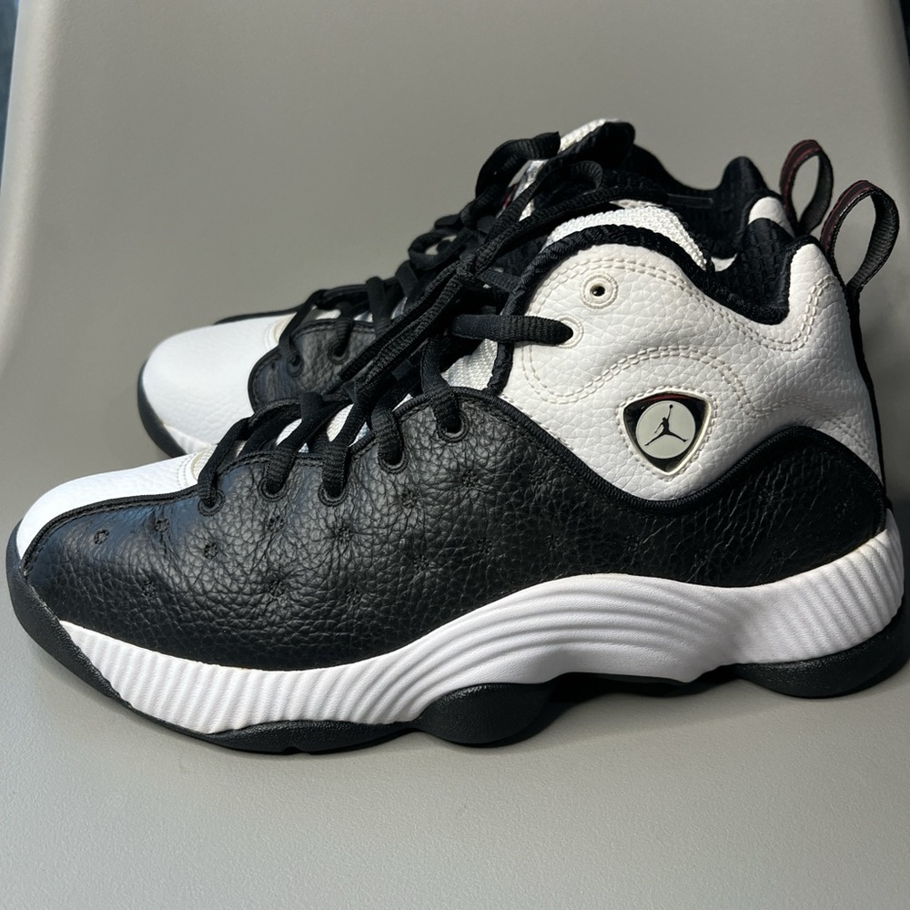 Jordan Black and White Athletic Shoes 7.5 Mens